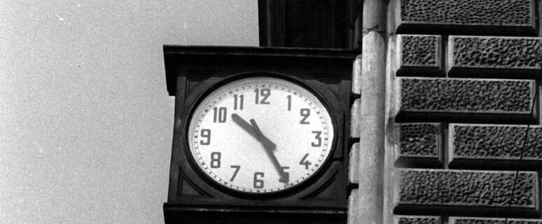 Orologio fermo dopo la strage alla stazione di Bologna del 2 agosto 1980